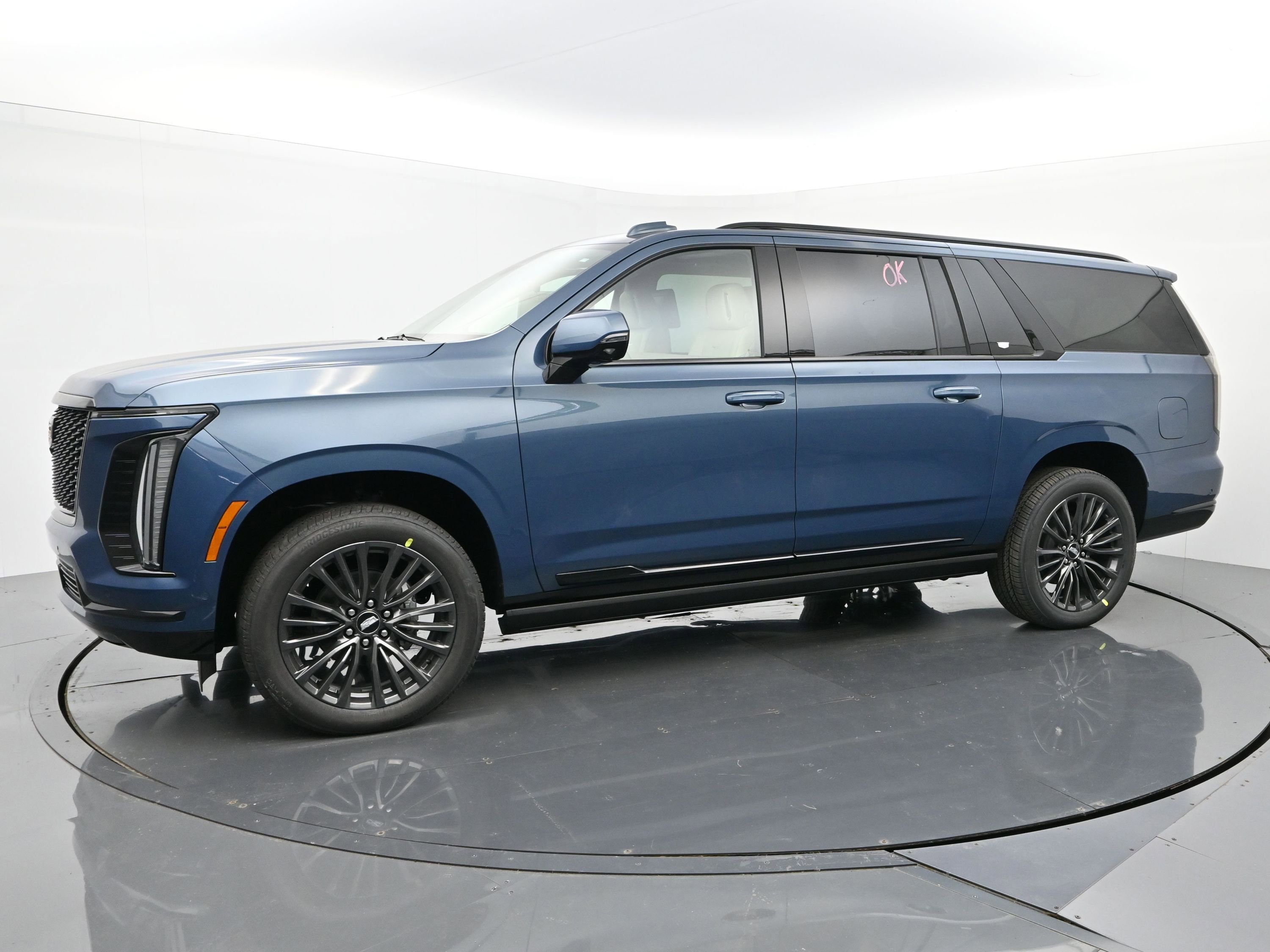New 2026 Cadillac Escalade ESV Platinum Sport image 2