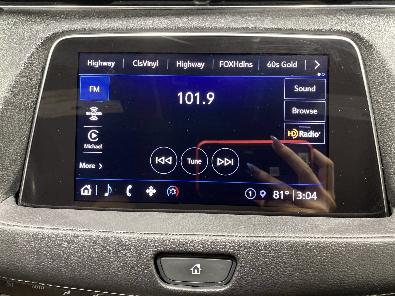 Used 2022 Cadillac XT4 Premium Luxury w/ Technology Package AWD/4WD image 16