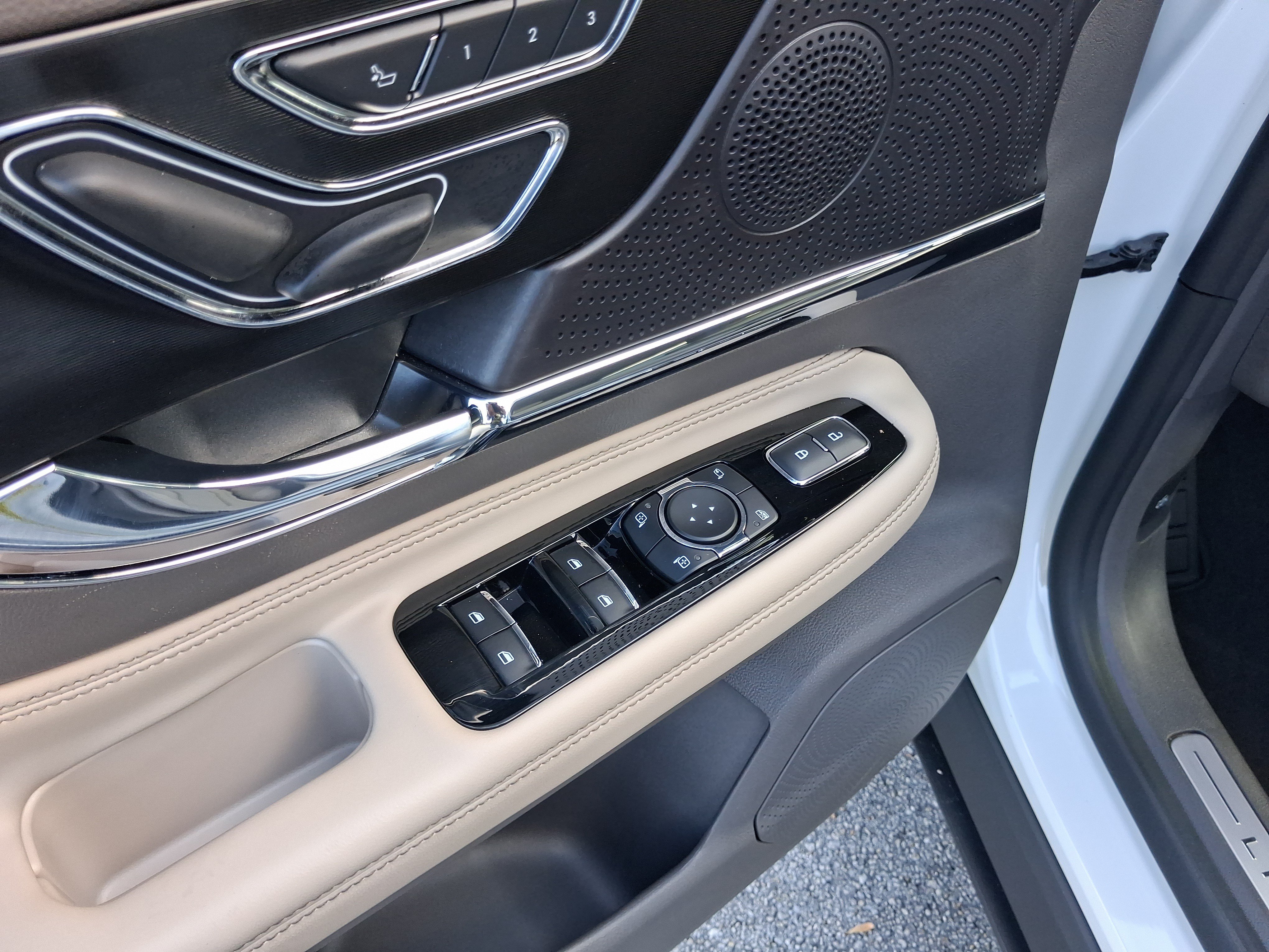 Certified 2024 Lincoln Corsair FWD image 14