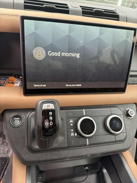 Used 2025 Land Rover Defender 110 X-Dynamic SE image 18