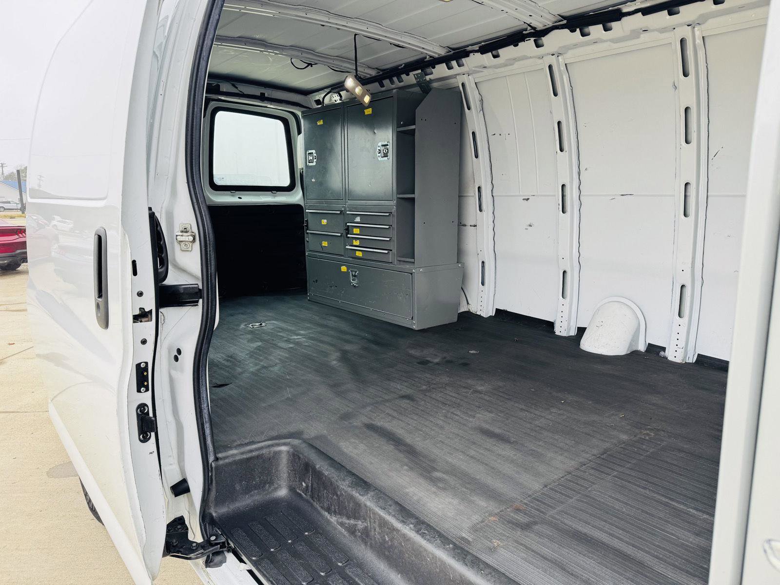 Used 2022 GMC Savana 2500 Extended w/ Driver Convenience Package image 19