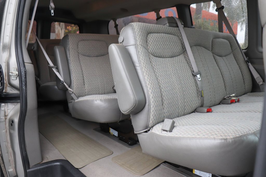 Used 2005 Chevrolet Express 3500 Extended Passenger w/ LS Preferred Equipment Group image 12