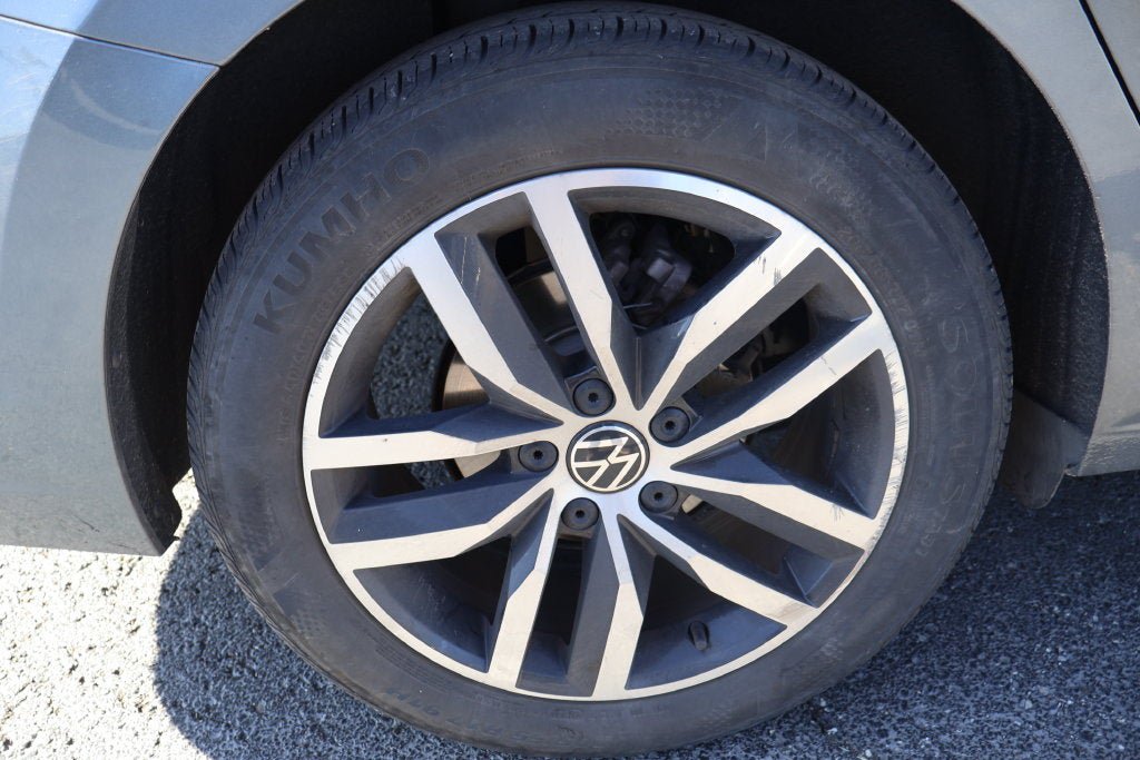 Used 2025 Volkswagen Jetta SE FWD image 11