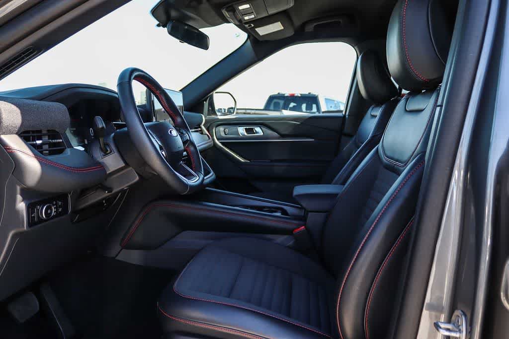 Certified 2025 Ford Explorer ST-Line w/ ST-Line Street Pack AWD/4WD image 17