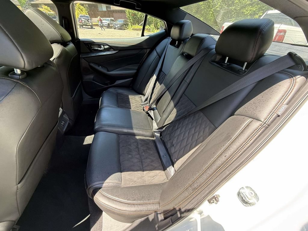 Used 2022 Nissan Maxima SR w/ Sport Mat Group FWD image 13
