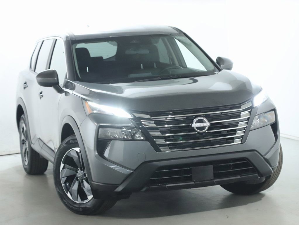 Used 2025 Nissan Rogue SV image 2