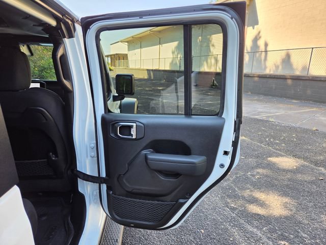 Used 2024 Jeep Gladiator Mojave w/ Technology Group AWD/4WD image 27