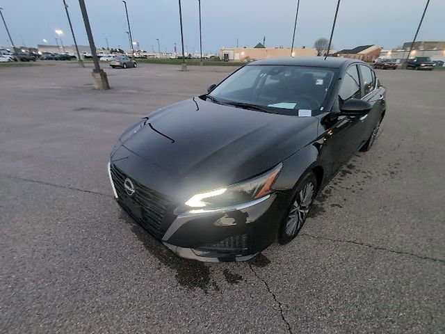 Used 2025 Nissan Altima 2.5 SV image 14