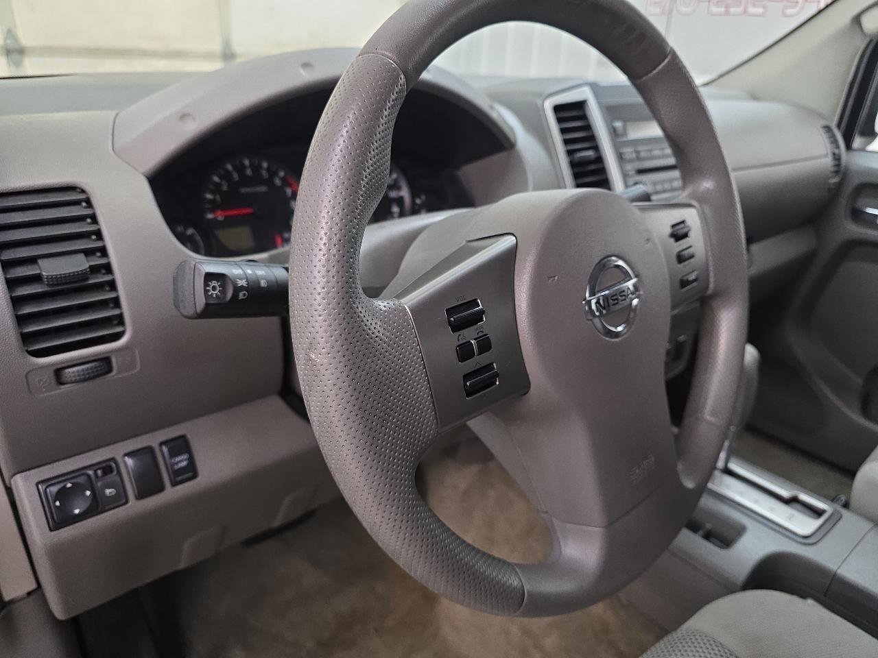 Used 2012 Nissan Frontier SV w/ SV Premium Utility Pkg AWD/4WD image 23