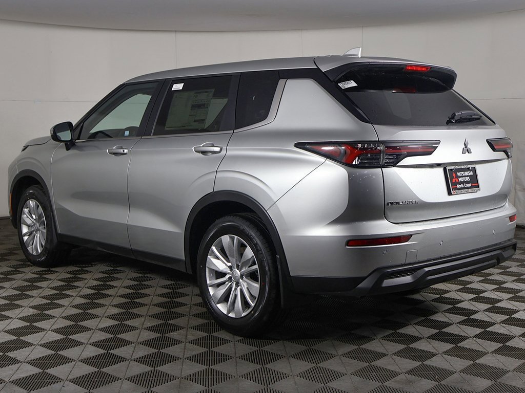 New 2026 Mitsubishi Outlander ES image 8