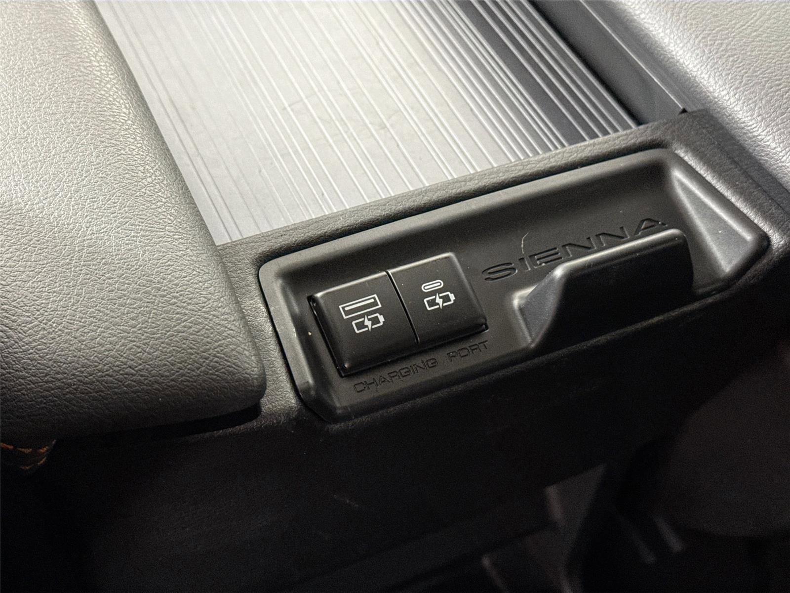 Certified 2022 Toyota Sienna XSE image 37