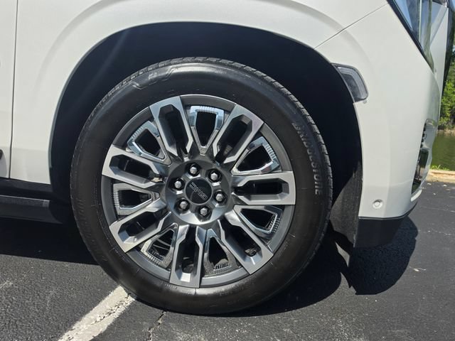 Used 2023 GMC Yukon Denali Ultimate AWD/4WD image 3
