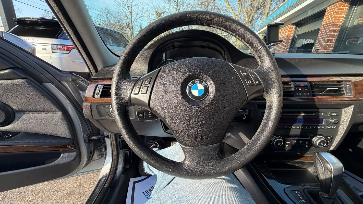 Used 2010 BMW 328i xDrive Sedan w/ Premium Pkg AWD/4WD image 12