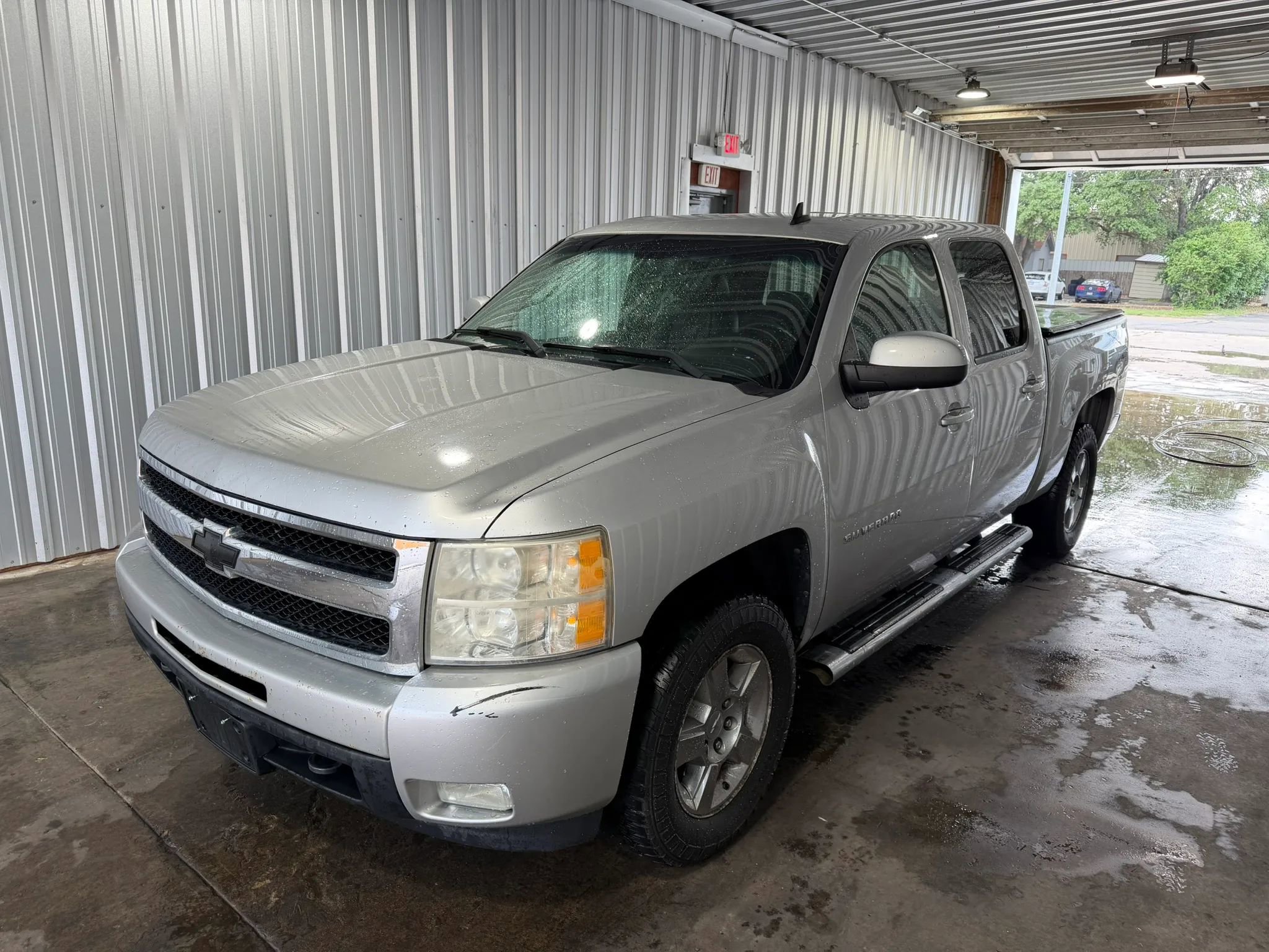 Used 2010 Chevrolet Silverado 1500 LTZ w/ Convenience Package AWD/4WD image 1