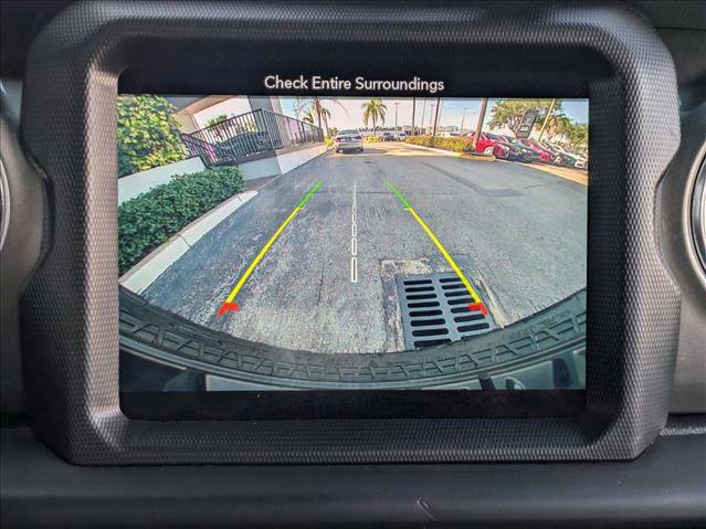 Used 2019 Jeep Wrangler Unlimited Sahara image 12