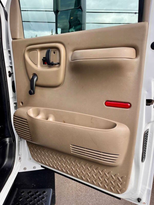 Used 2008 Chevrolet Kodiak C4500 2WD Regular Cab image 21
