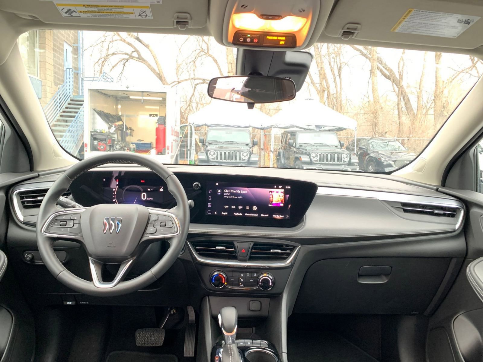 Used 2025 Buick Encore GX Preferred image 31