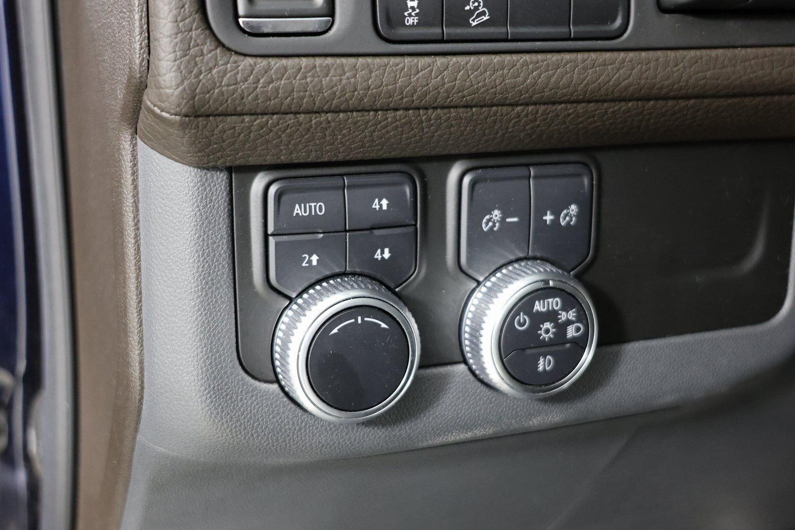 Used 2021 GMC Yukon XL Denali w/ Denali Premium Package image 19