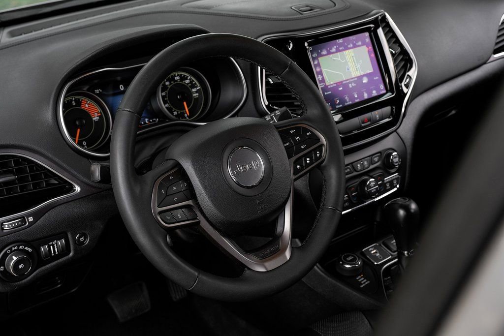 Used 2022 Jeep Cherokee Limited w/ Elite Package image 4