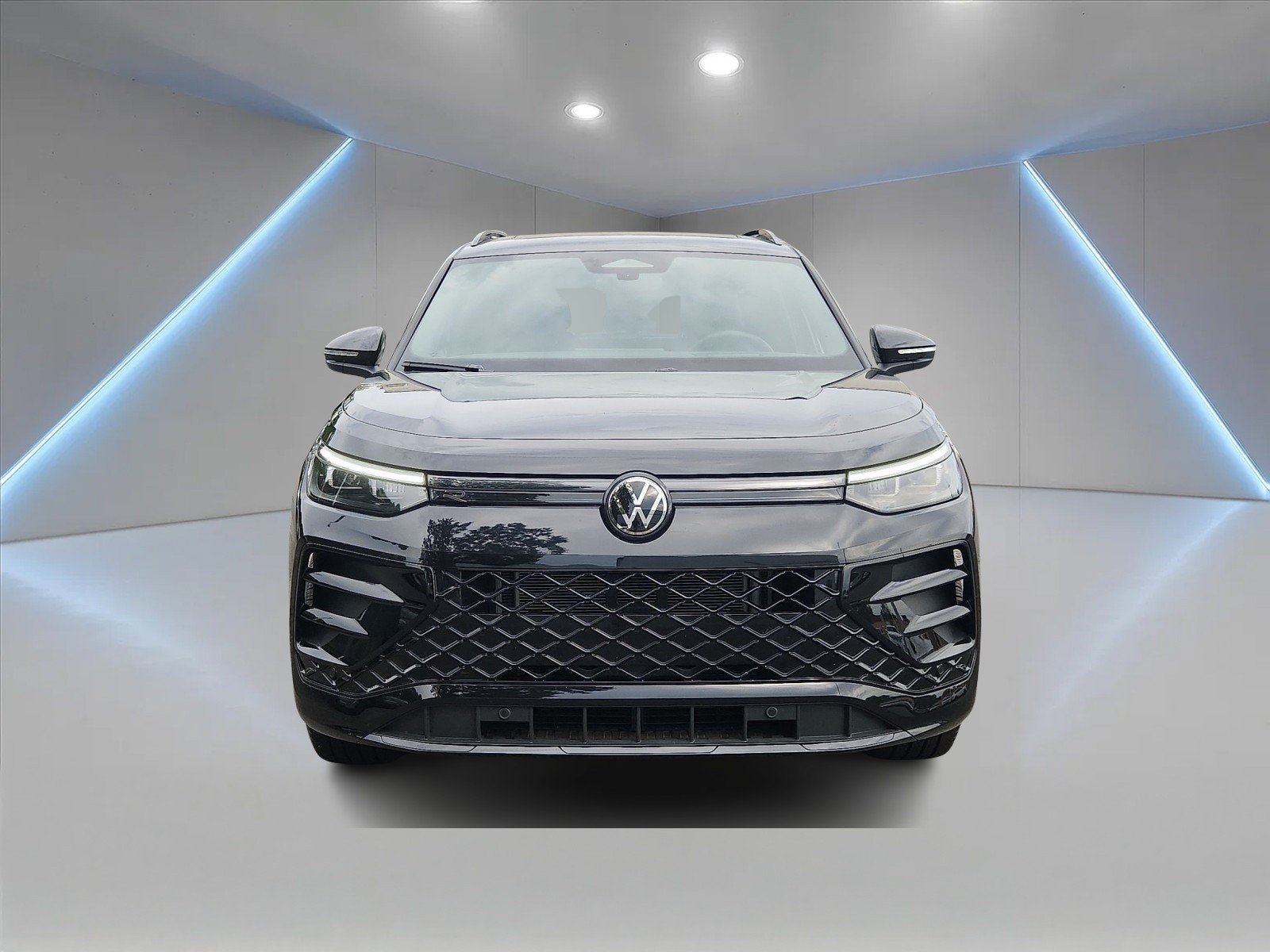 Used 2026 Volkswagen Tiguan SE R-Line AWD/4WD image 2