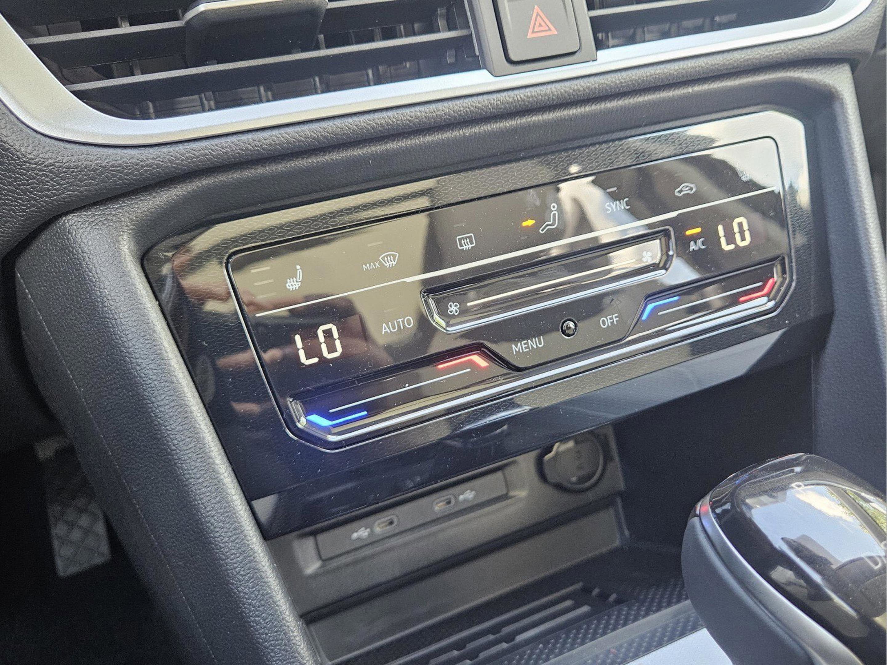 New 2025 Volkswagen Taos SE image 21