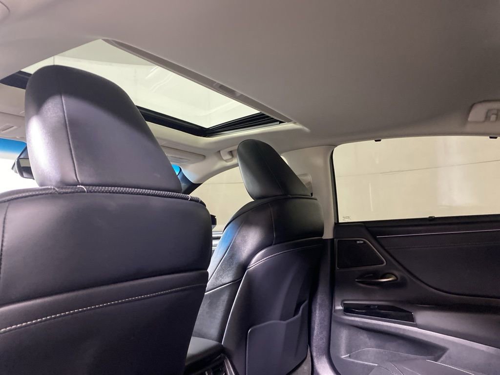 Certified 2025 Lexus ES 300h Ultra Luxury image 14