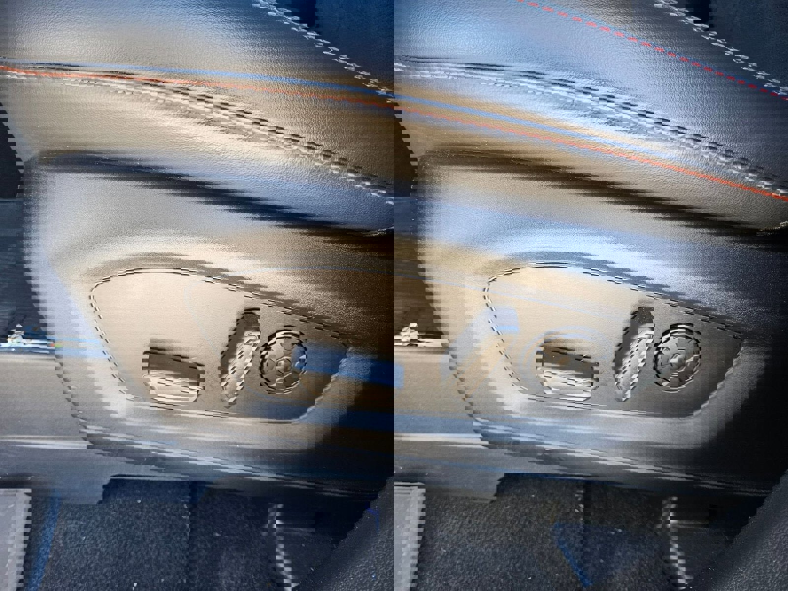 Used 2025 Ford Explorer ST w/ Sun And Sound Package image 24