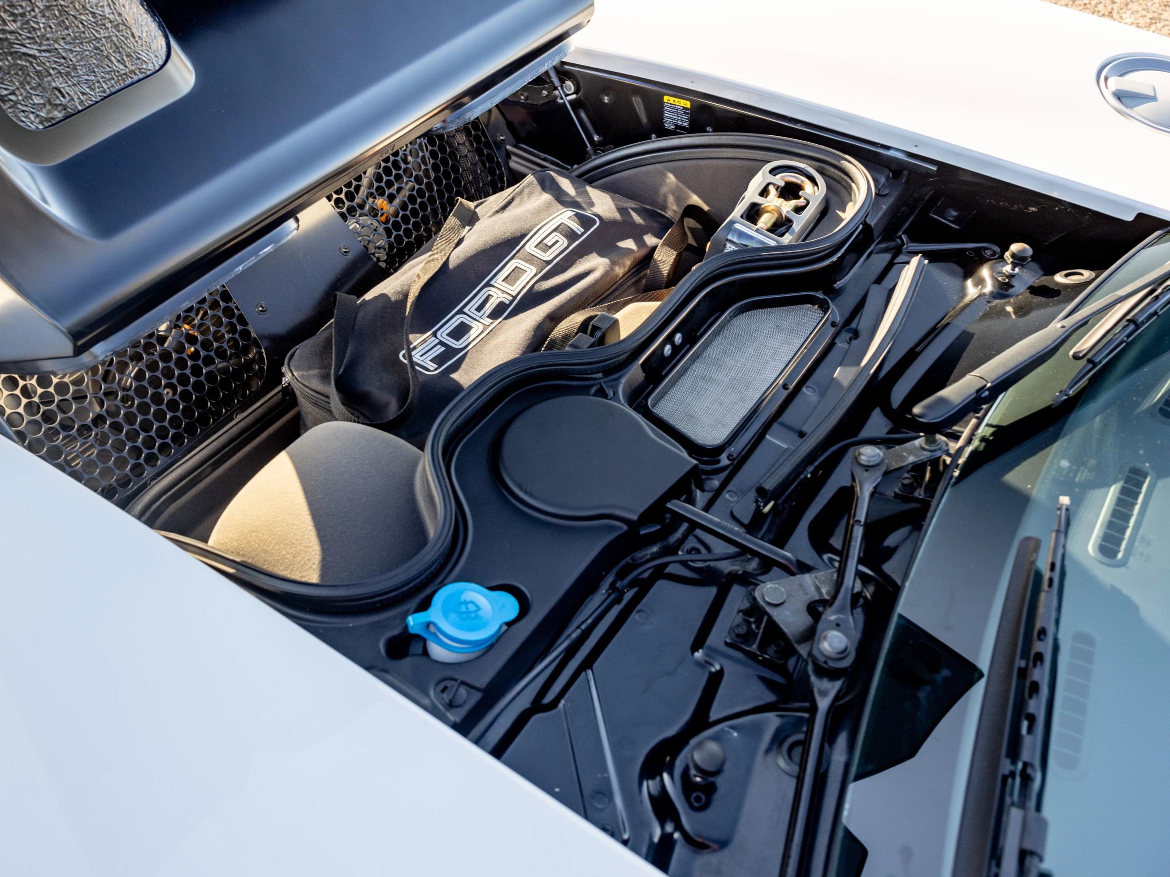 Used 2005 Ford GT image 38