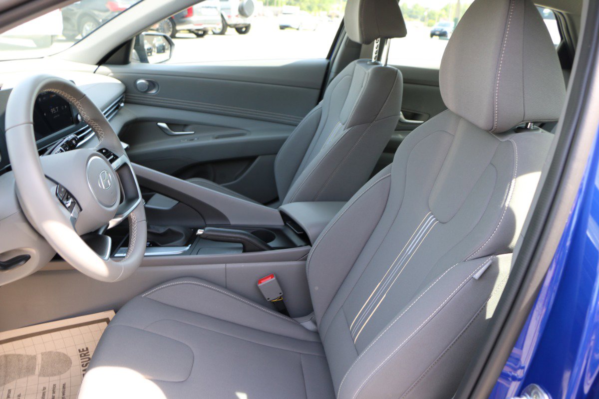 Used 2025 Hyundai Elantra Sport FWD image 24