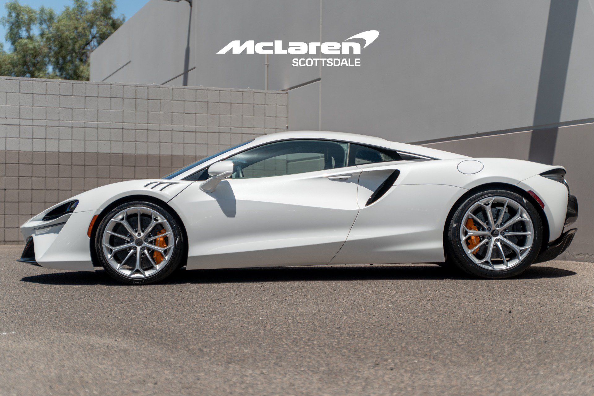 Used 2026 McLaren Artura RWD image 5