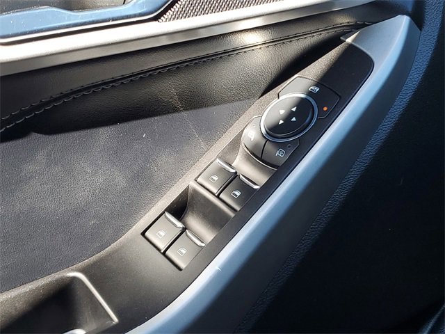 Used 2022 Ford Explorer XLT image 25