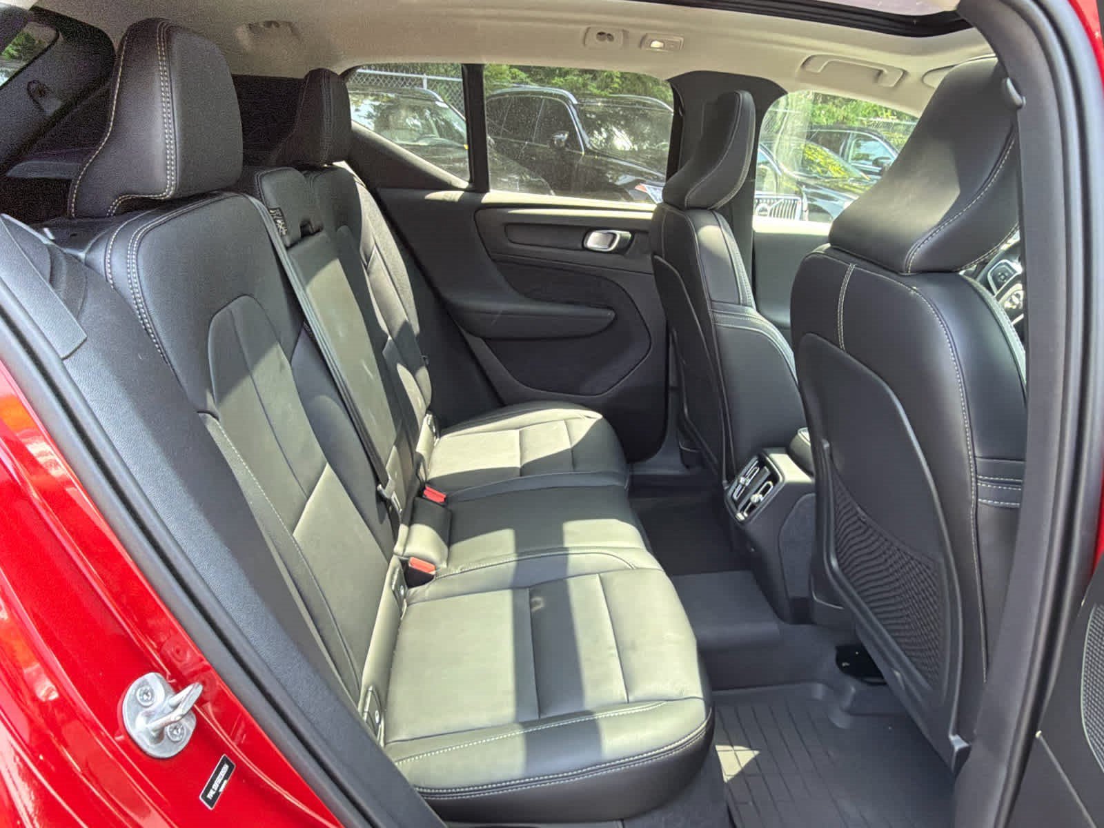 Used 2024 Volvo XC40 B5 Ultimate w/ Protection Package Premier AWD/4WD image 19