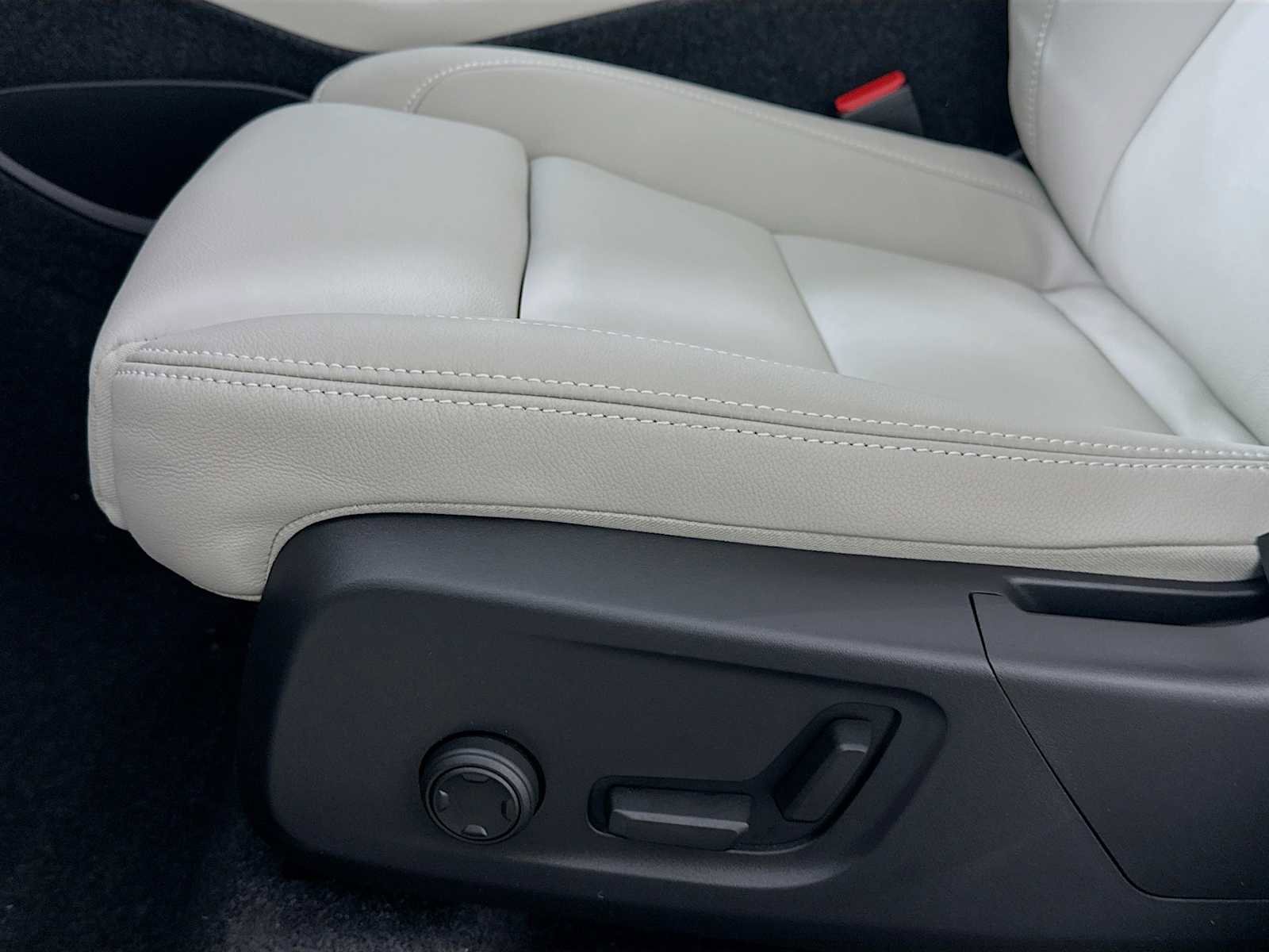 New 2026 Volvo XC40 B4 Plus w/ Protection Package image 18