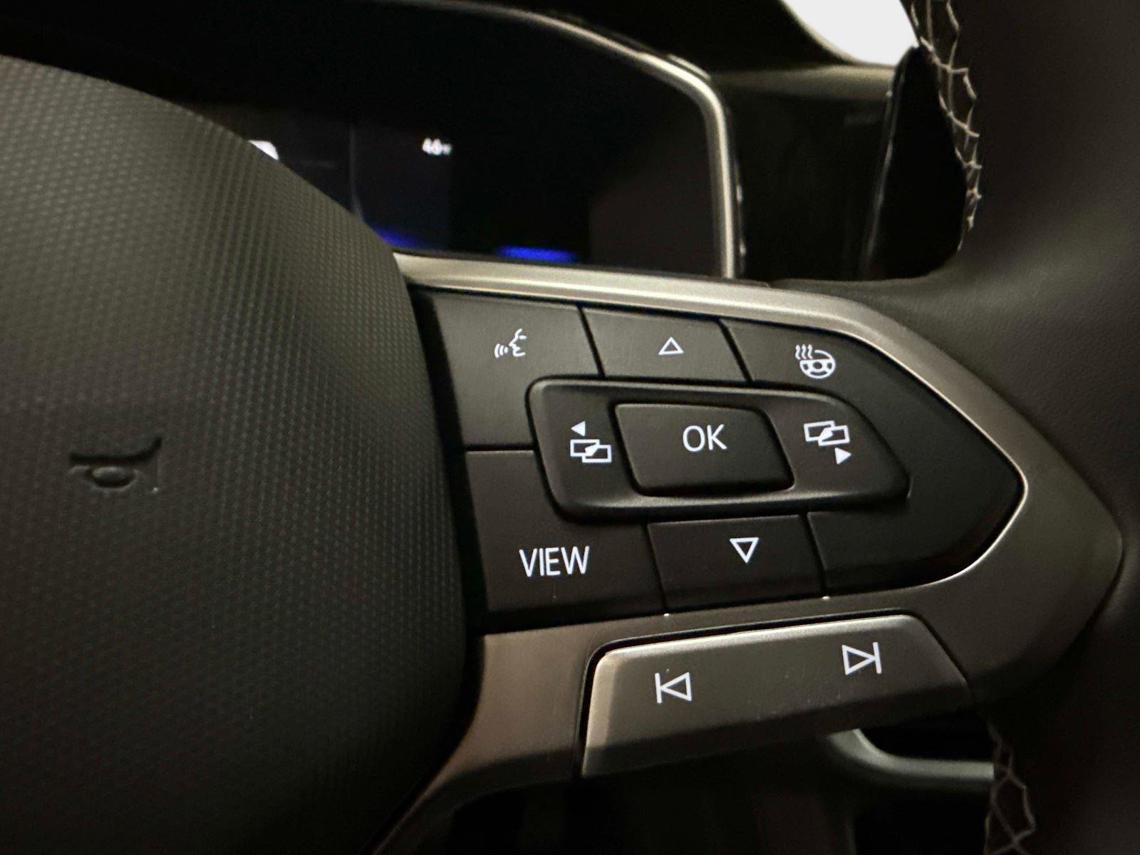 New 2026 Volkswagen Taos SE image 18