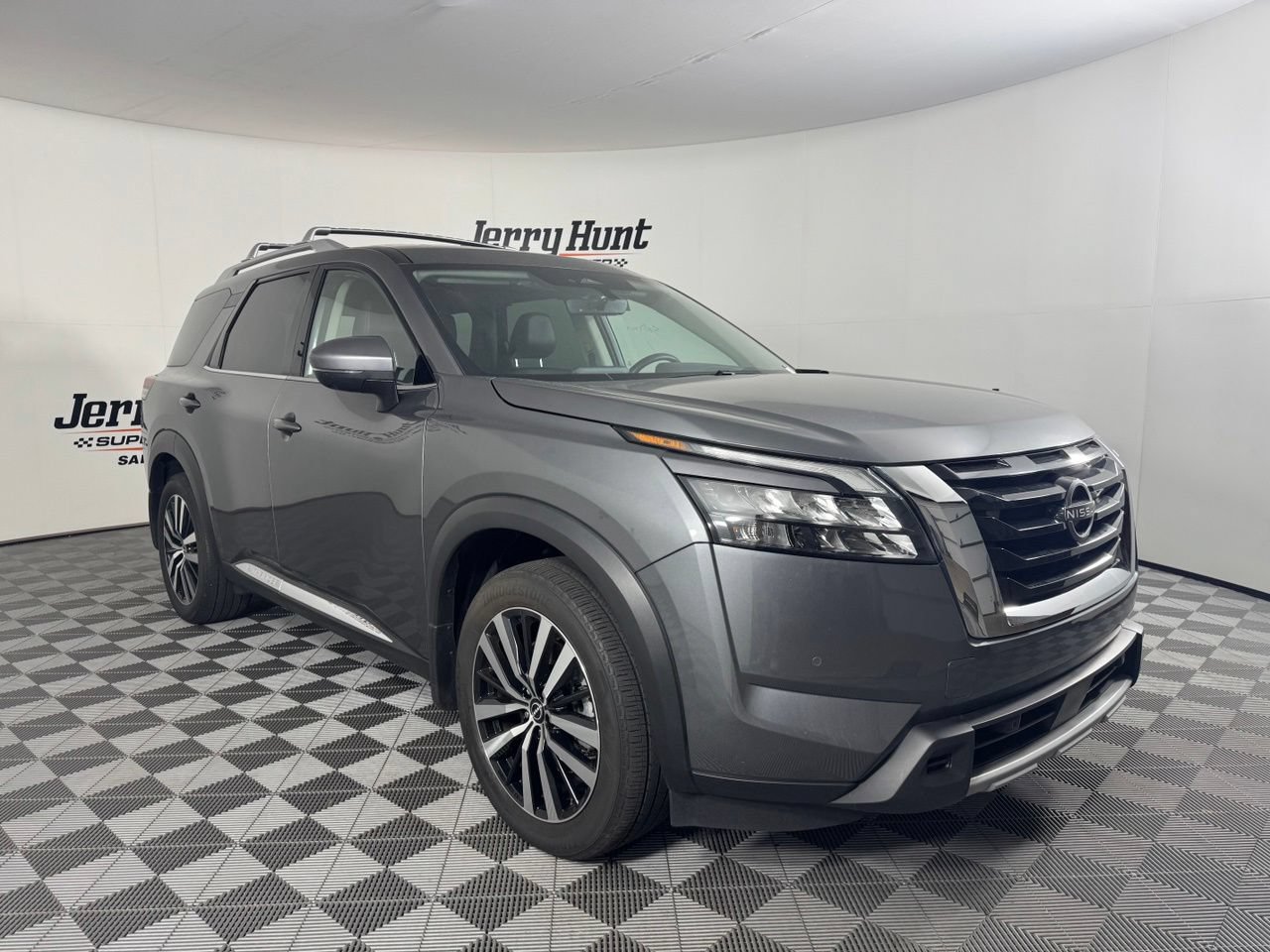 Used 2025 Nissan Pathfinder Platinum w/ Cargo Package FWD image 6
