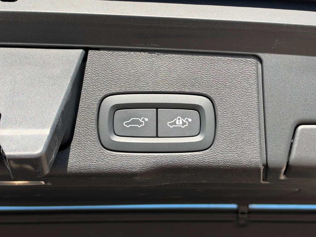 Certified 2024 Volvo XC60 T8 Plus w/ Climate Package AWD/4WD image 6