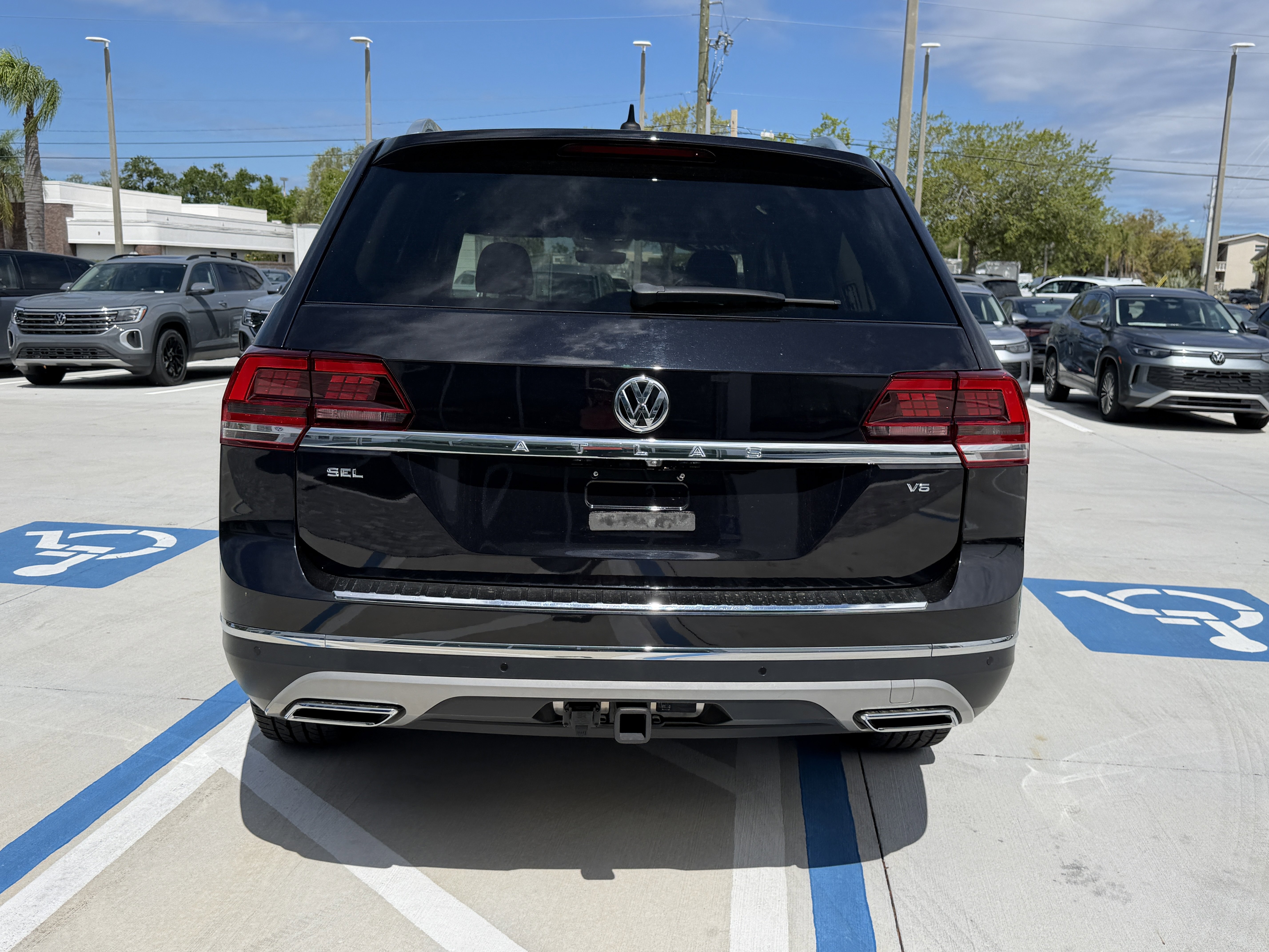 Used 2019 Volkswagen Atlas SEL FWD image 4