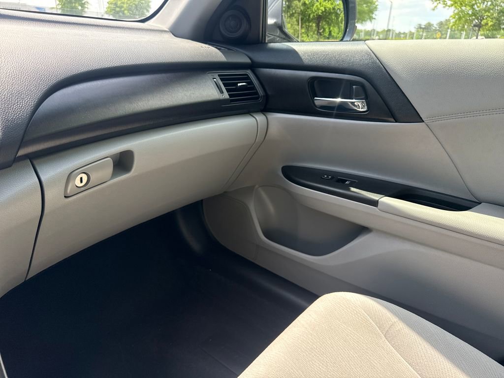 Used 2015 Honda Accord EX image 18