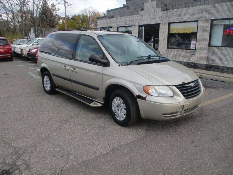 Used 2005 Chrysler Town & Country LX w/ Popular Equipment Group I