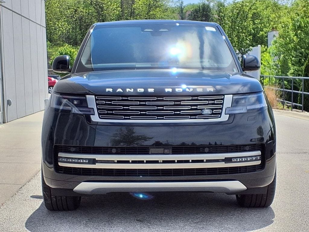 Certified 2025 Land Rover Range Rover SE AWD/4WD image 2