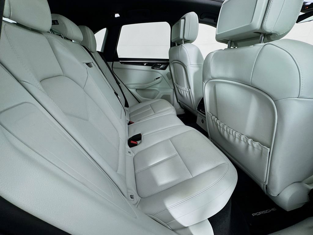 Used 2024 Porsche Macan image 36
