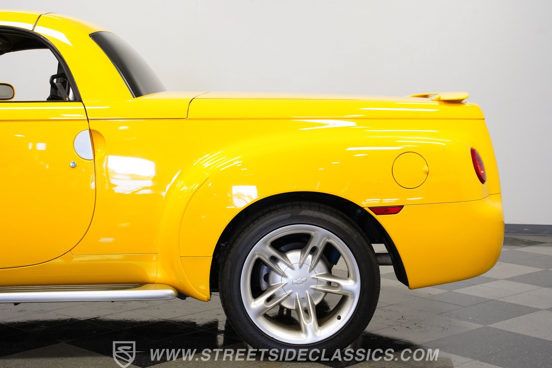 Used 2004 Chevrolet SSR w/ Preferred Equipment Group RWD image 25