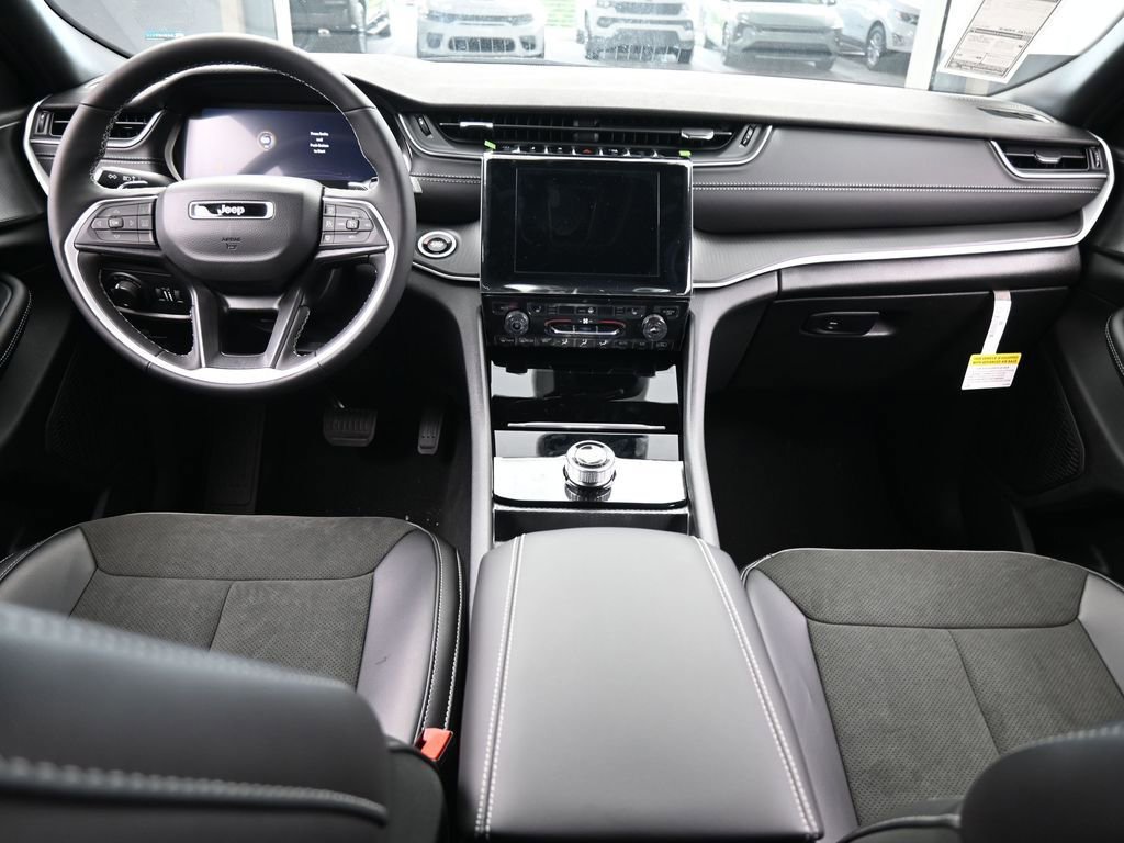 New 2025 Jeep Grand Cherokee Altitude image 31
