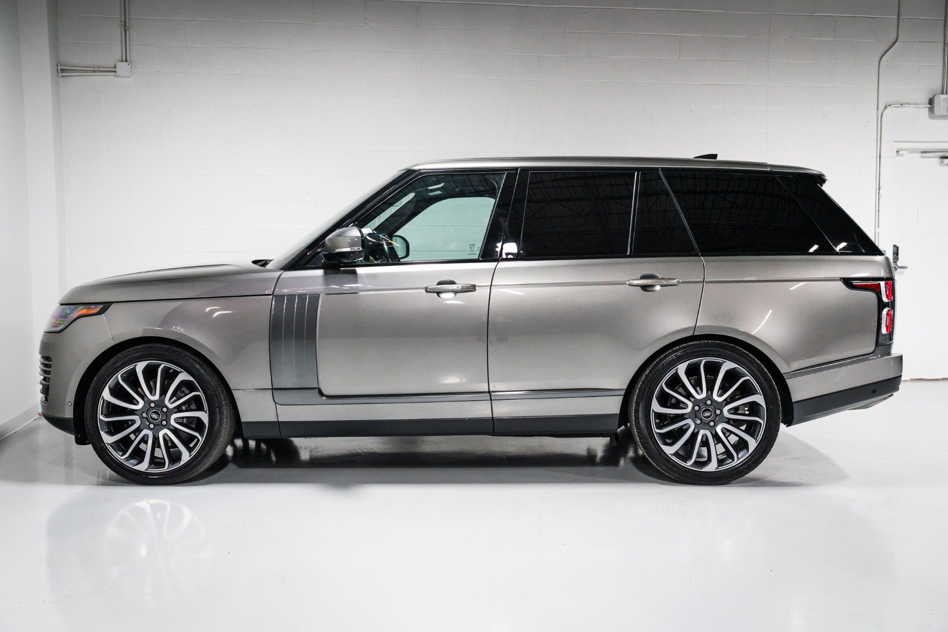 Used 2018 Land Rover Range Rover HSE AWD/4WD image 6