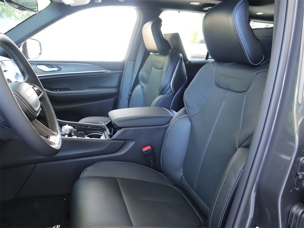 Used 2023 Jeep Grand Cherokee Overland w/ Luxury Tech Group IV image 22