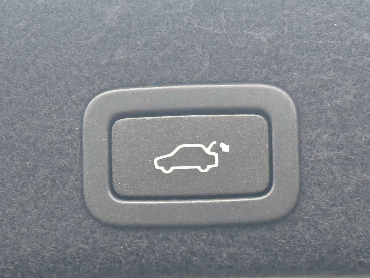 Used 2016 Volvo XC60 T5 Platinum w/ Climate Package image 17