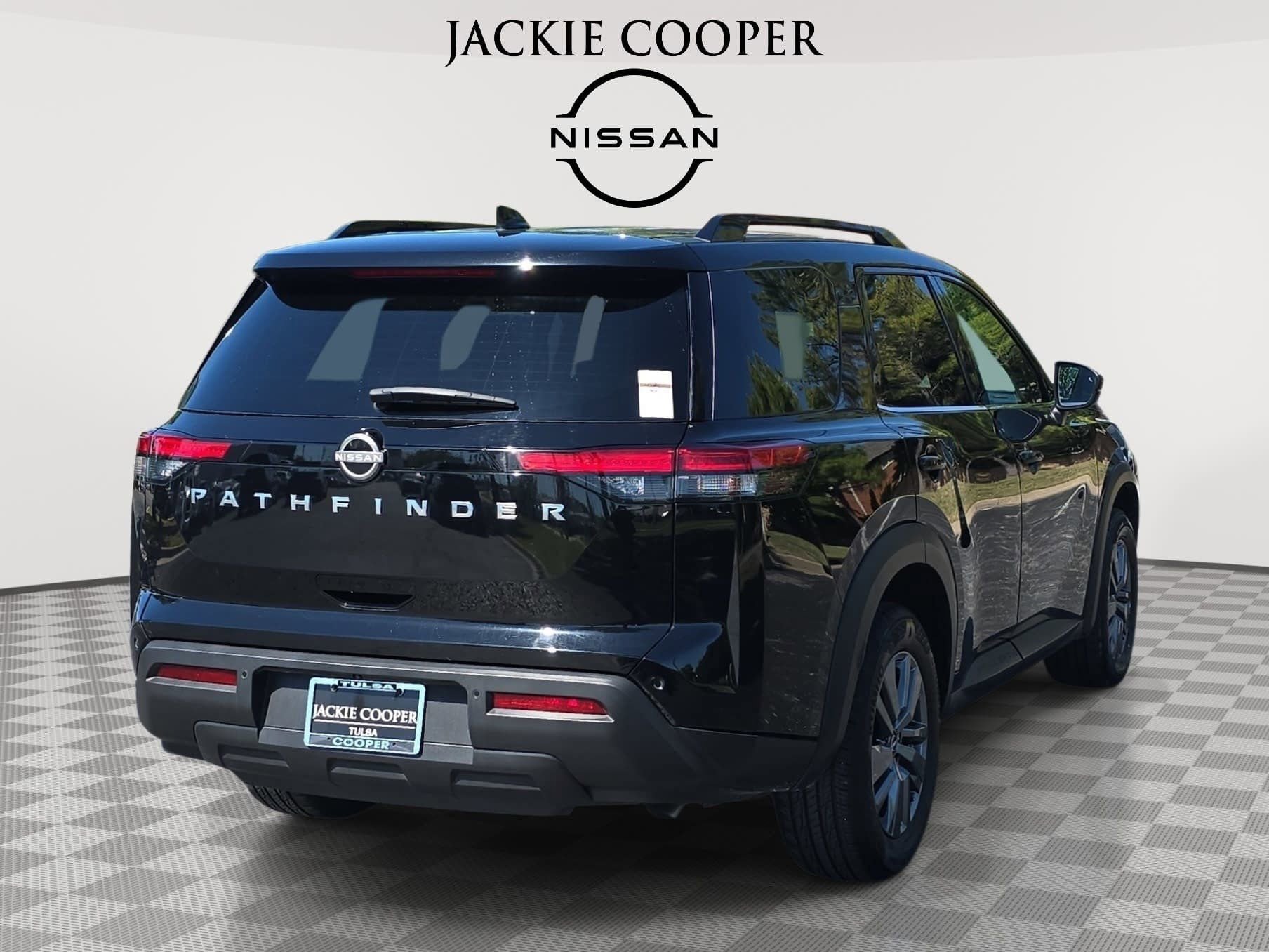 Used 2025 Nissan Pathfinder SV FWD image 5