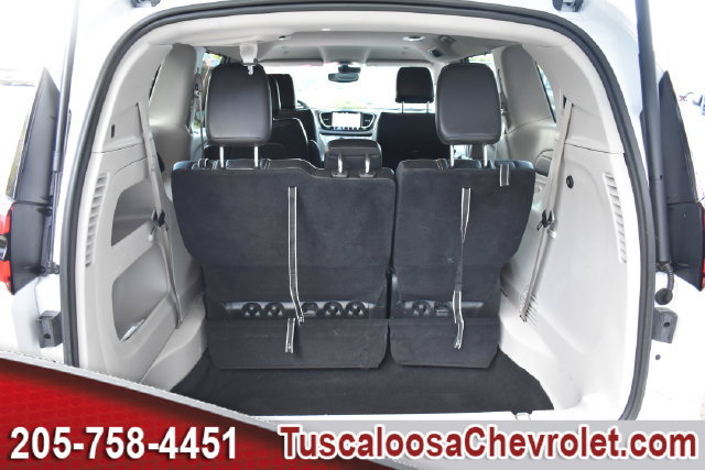 Used 2024 Chrysler Pacifica Touring-L FWD image 11