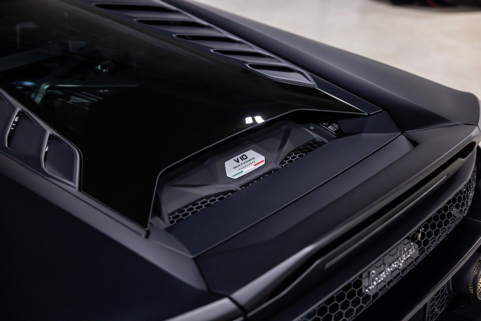 Used 2022 Lamborghini Huracan EVO image 16