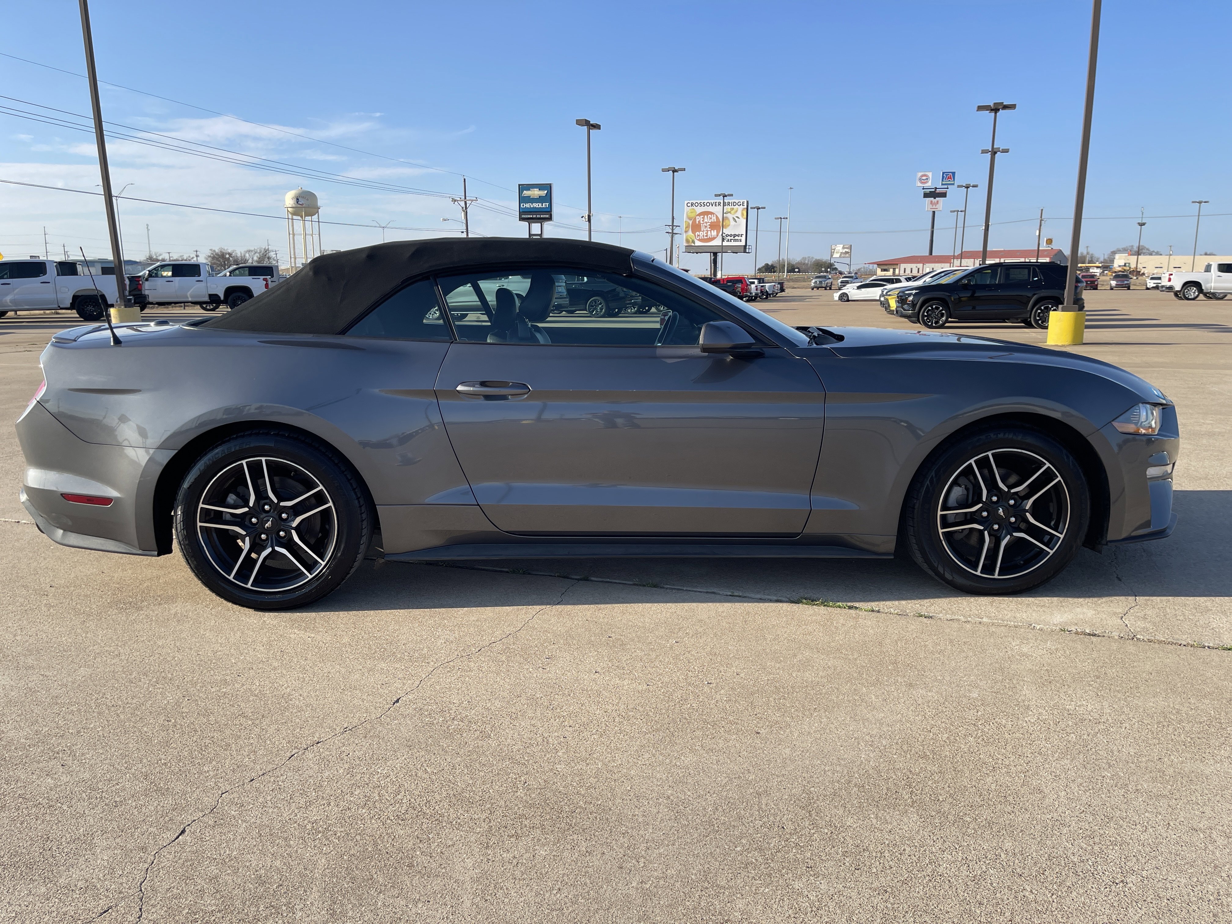 Used 2021 Ford Mustang Premium image 3